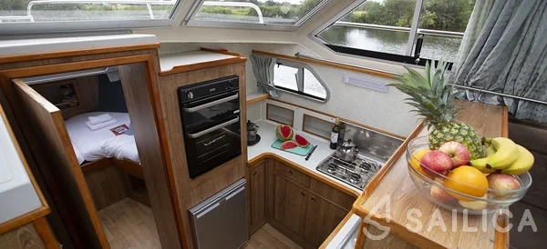 Le Boat Crusader - Yacht Charter Sailica