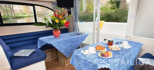 Le Boat Elegance - Yacht Charter Sailica