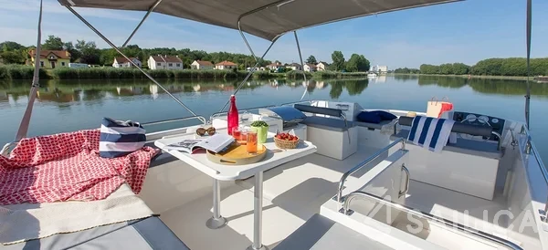 Le Boat Horizon 1 - Yacht Charter Sailica