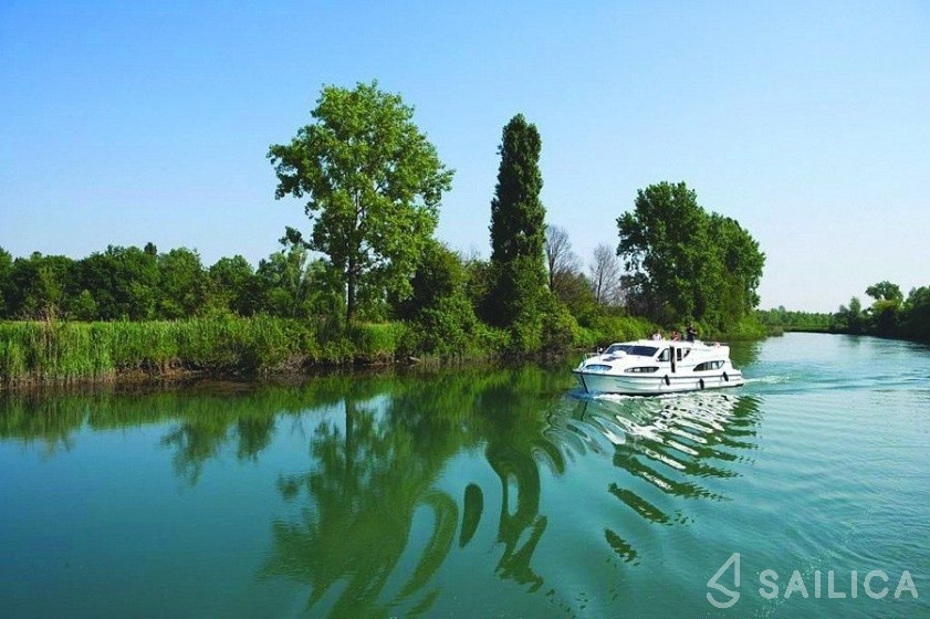 Le Boat Magnifique - Yacht Charter Sailica