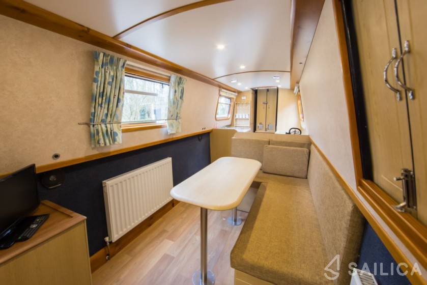 Princess Narrow Boat 2 - Yacht Charter Sailica