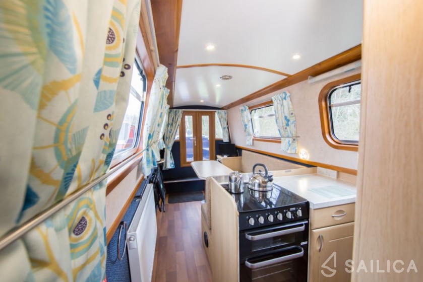 Princess Narrow Boat 4 - Yacht Charter Sailica