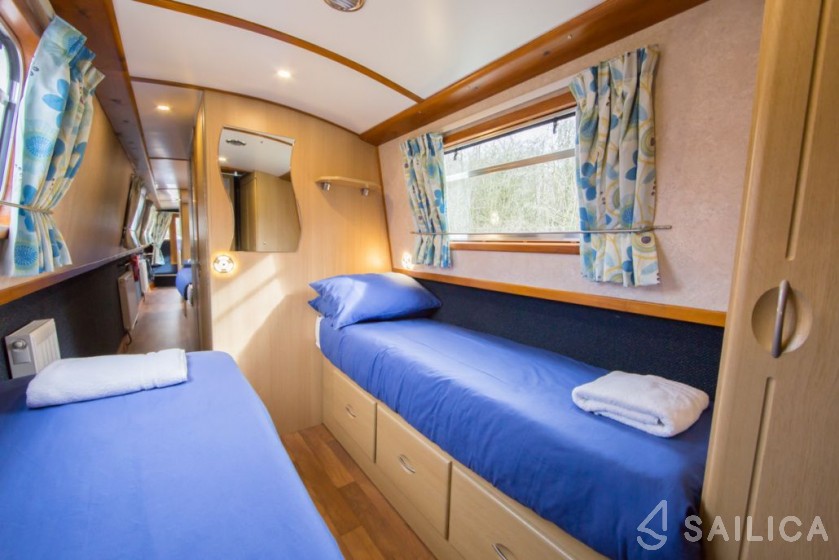 Princess Narrow Boat 4 - Yacht Charter Sailica