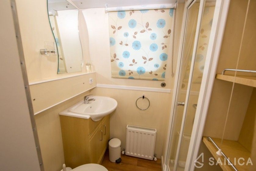 Princess Narrow Boat 4 - Yacht Charter Sailica