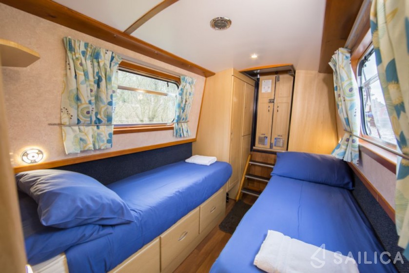 Princess Narrow Boat 4 - Yacht Charter Sailica