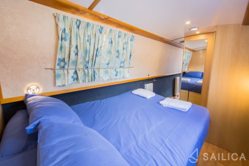 Princess Narrow Boat 6 - Yacht Charter Sailica
