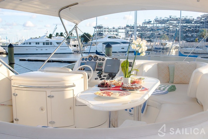 Azimut 50 - Yacht Charter Sailica