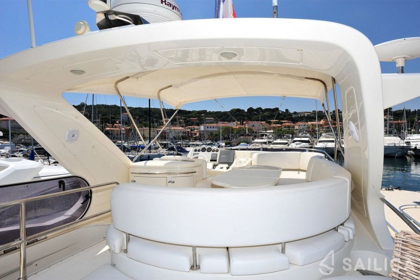 Azimut 50 - Yacht Charter Sailica