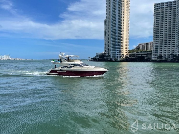 Azimut 50 - Yacht Charter Sailica