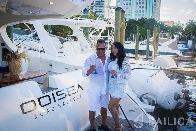 Azimut 50 - Yacht Charter Sailica