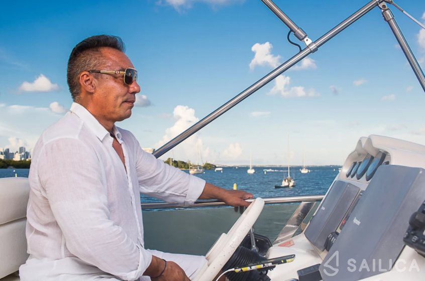 Azimut 50 - Yacht Charter Sailica