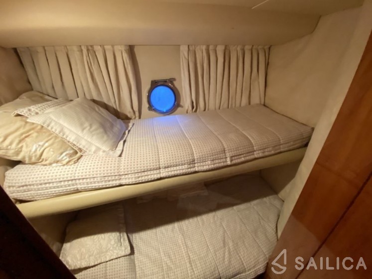 Azimut 50 - Yacht Charter Sailica