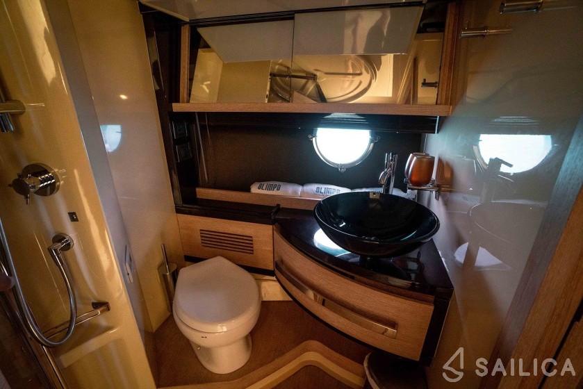 Azimut 64 - Yacht Charter Sailica