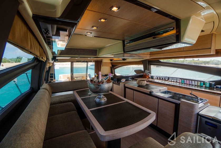 Azimut 64 - Yacht Charter Sailica