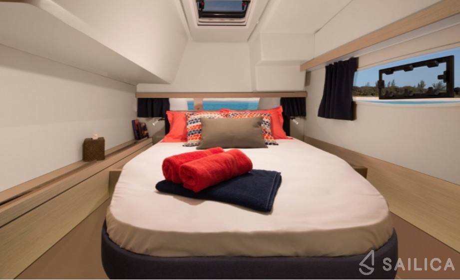 Lucia 40 - Yacht Charter Sailica