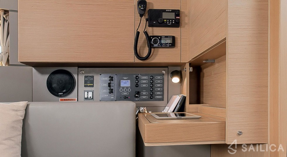 Oceanis 38 - Yacht Charter Sailica