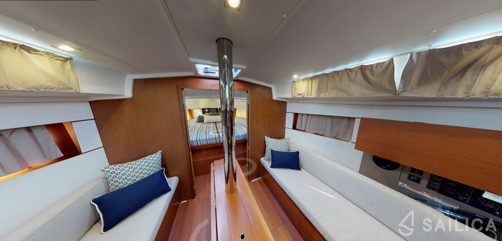 Oceanis 38 - Yacht Charter Sailica