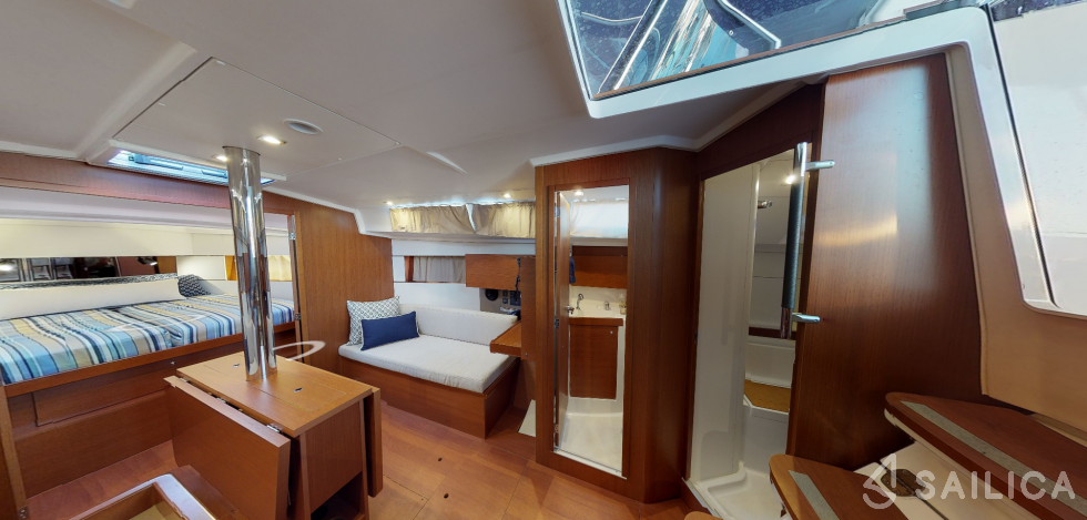 Oceanis 38 - Yacht Charter Sailica