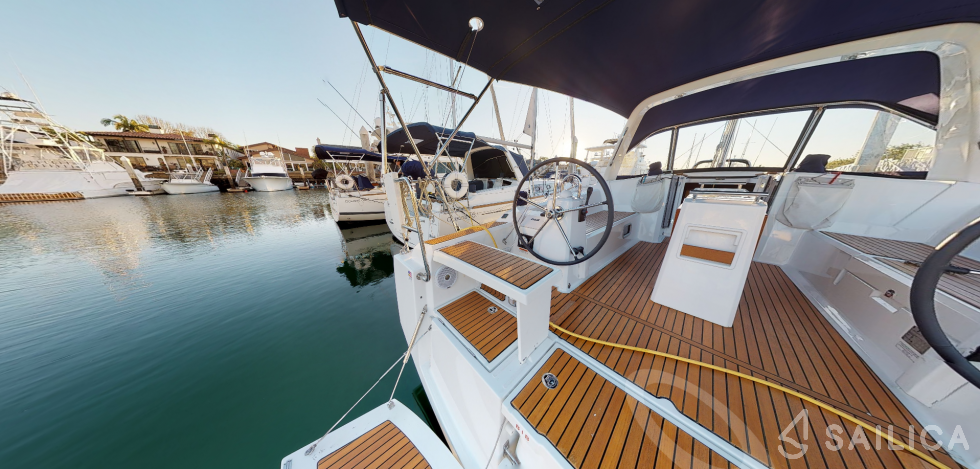 Oceanis 38 - Yacht Charter Sailica