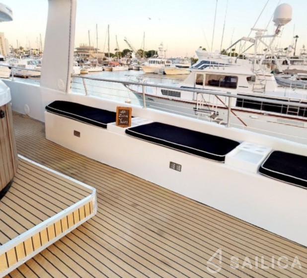 Bonner Navigator 73 - Yacht Charter Sailica