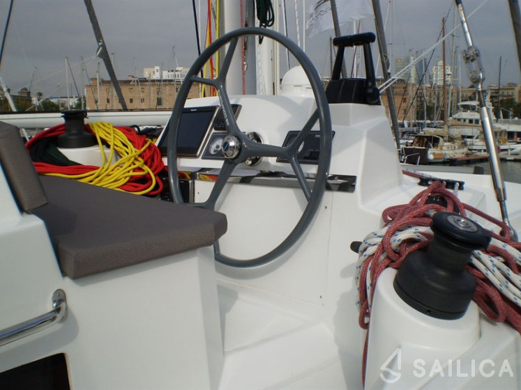 Bali 4.0 - 4 cab. - Yacht Charter Sailica
