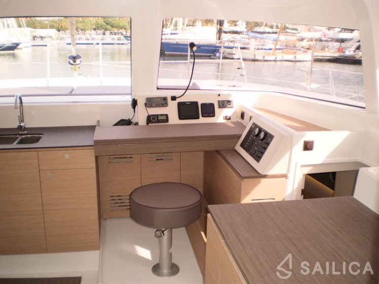 Bali 4.0 - 4 cab. - Yacht Charter Sailica