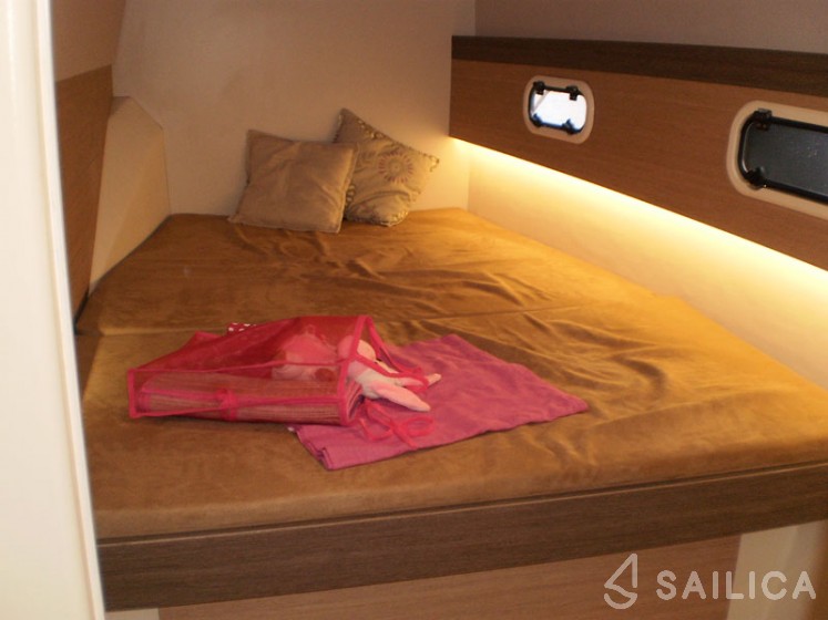 Bali 4.0 - 4 cab. - Yacht Charter Sailica