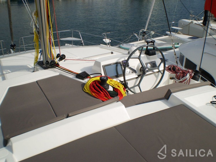 Bali 4.0 - 4 cab. - Yacht Charter Sailica