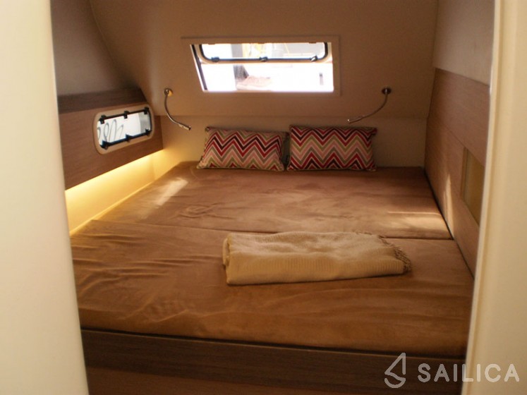 Bali 4.0 - 4 cab. - Yacht Charter Sailica