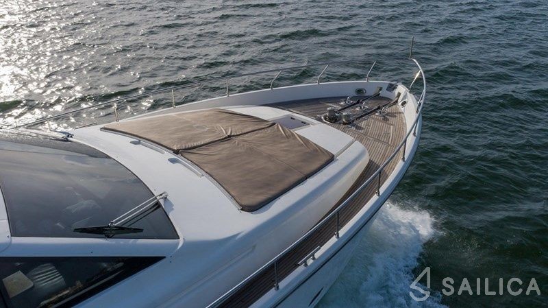 Ferretti 80 - Yacht Charter Sailica