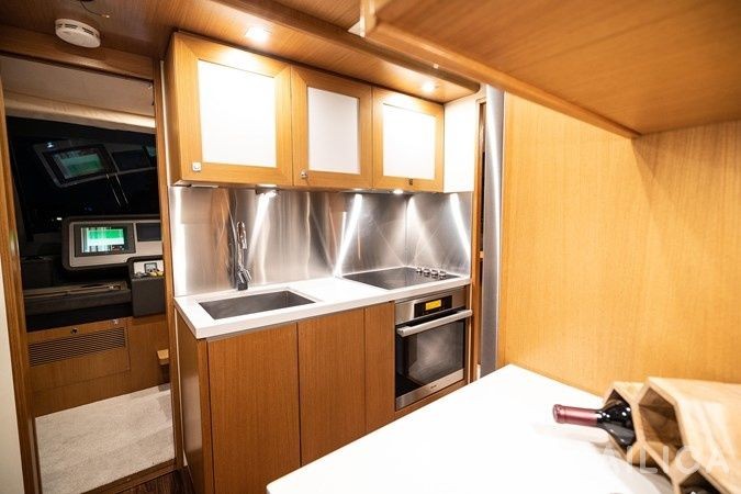 Ferretti 80 - Yacht Charter Sailica