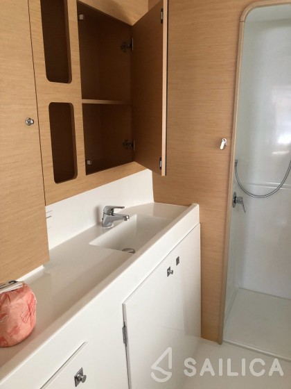 Lagoon 42 - Yacht Charter Sailica