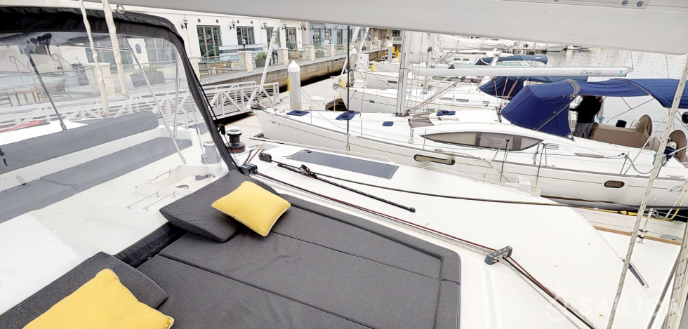 Lagoon 450  Flybridge - Yacht Charter Sailica