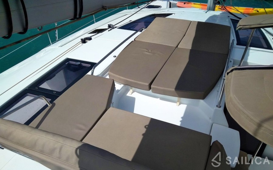 Helia 44 - Yacht Charter Sailica