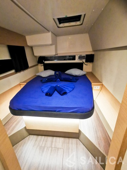 Helia 44 - Yacht Charter Sailica