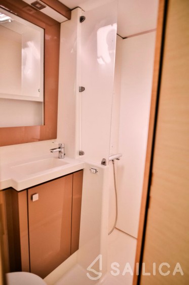 Helia 44 - Yacht Charter Sailica