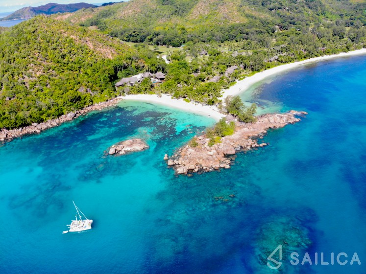 Helia 44 - Yacht Charter Sailica