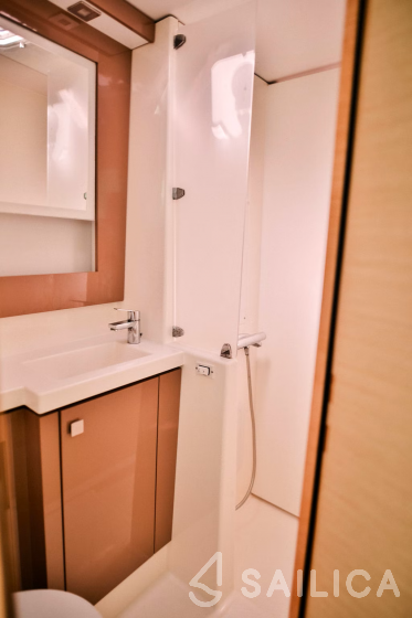 Helia 44 - Yacht Charter Sailica