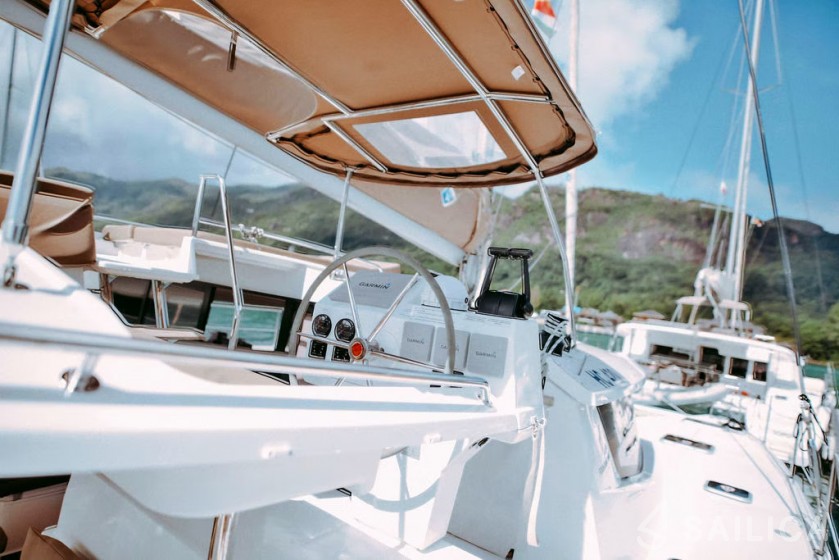 Helia 44 - Yacht Charter Sailica