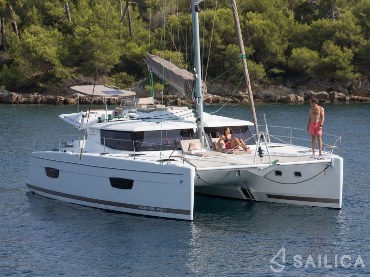 Helia 44 - Yacht Charter Sailica