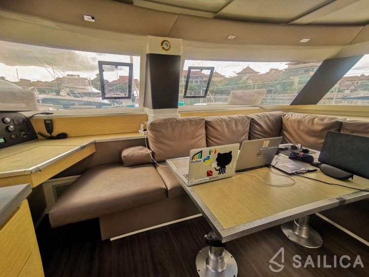Helia 44 - Yacht Charter Sailica