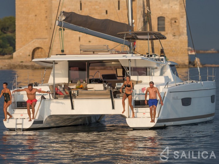 Helia 44 - Yacht Charter Sailica