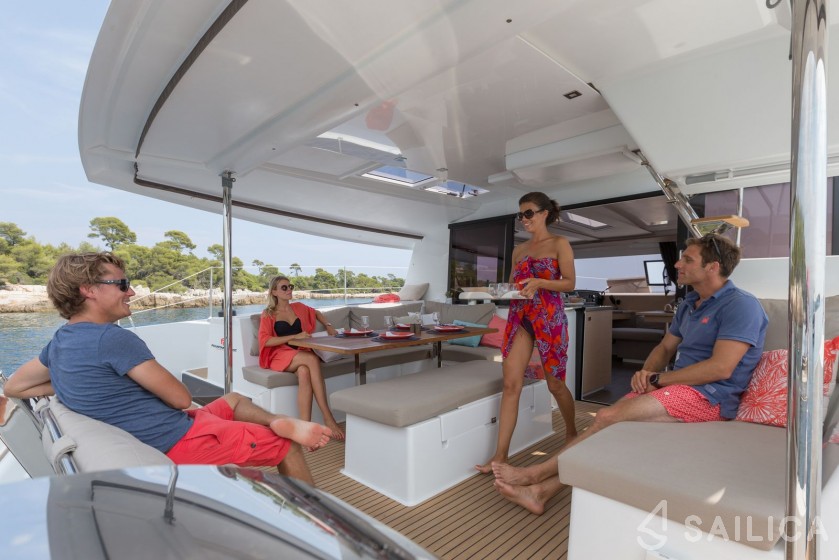 Helia 44 - Yacht Charter Sailica