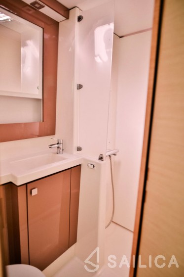 Helia 44 - Yacht Charter Sailica