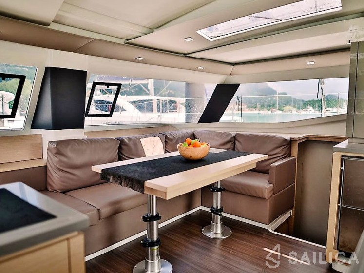 Helia 44 - Yacht Charter Sailica
