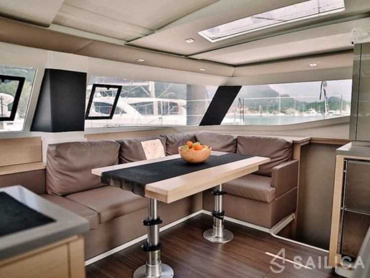 Helia 44 - Yacht Charter Sailica