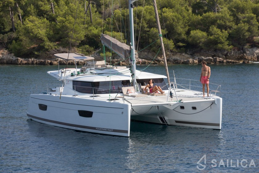 Helia 44 - Yacht Charter Sailica