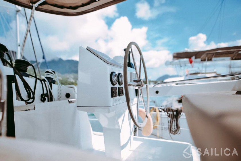 Helia 44 - Yacht Charter Sailica