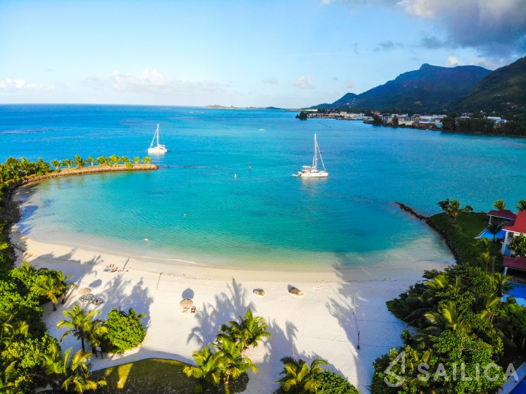 Helia 44 - Yacht Charter Sailica