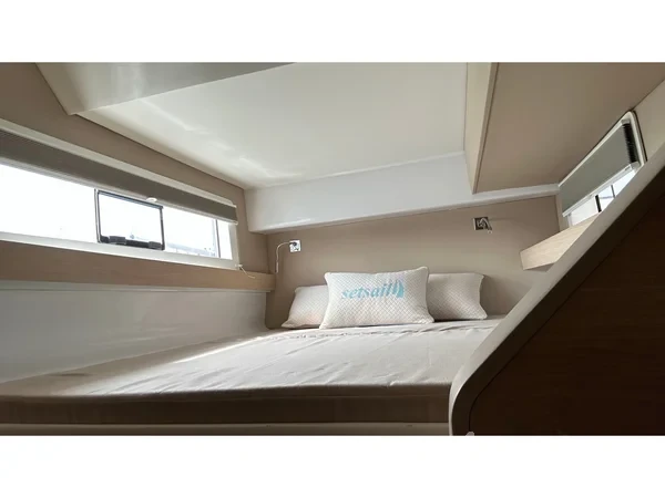 Aventura 37 - Yacht Charter Sailica